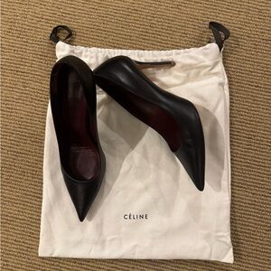 Celíne Black Leather Pumps